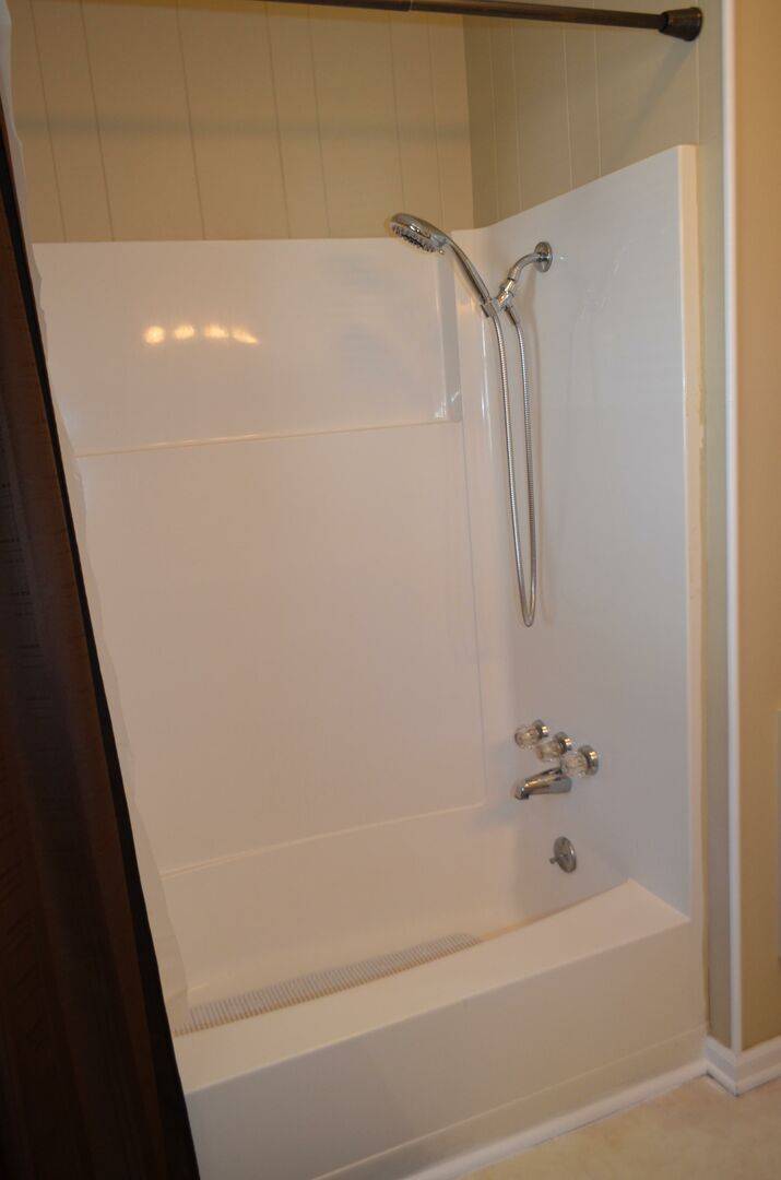 Hall bath shower/tub combo Hall bath shower/tub combo