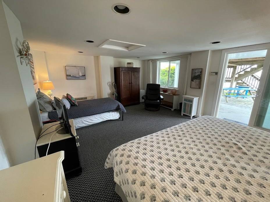 Cottage 2: Bedroom 4 - 1 King Bed Cottage 2: Bedroom 4 - 1 King Bed