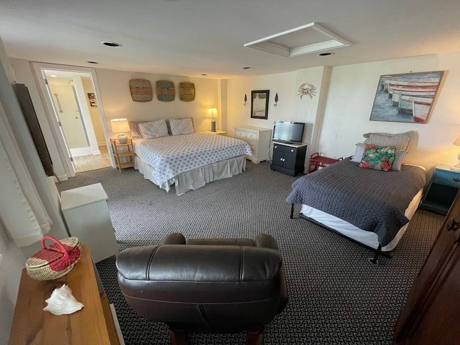 Cottage 2: Bedroom 4 Ground Level (No Inside Stairway) Cottage 2: Bedroom 4 Ground Level (No Inside Stairway)