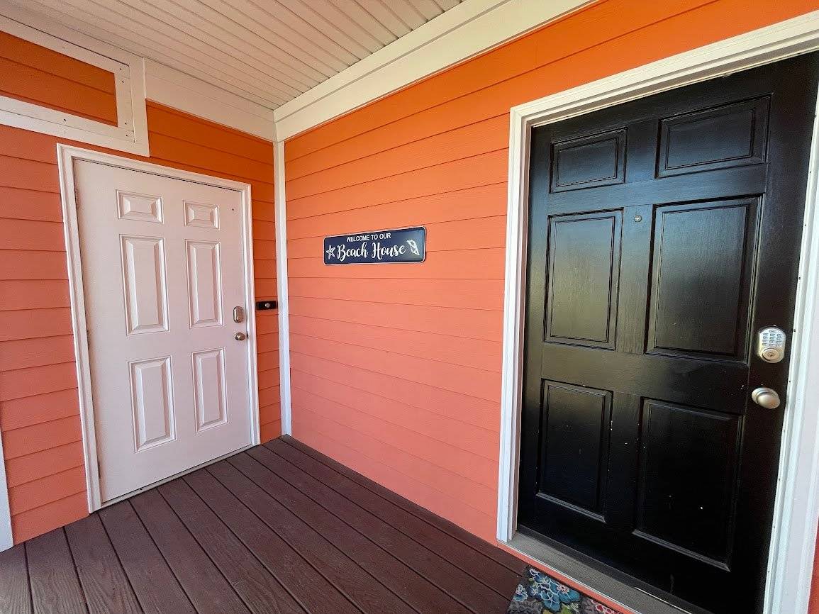Streetside entry and elevator on first level Streetside entry and elevator on first level