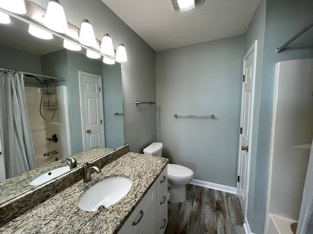 Bath 3 - private to Bedroom 4 Bath 3 - private to Bedroom 4