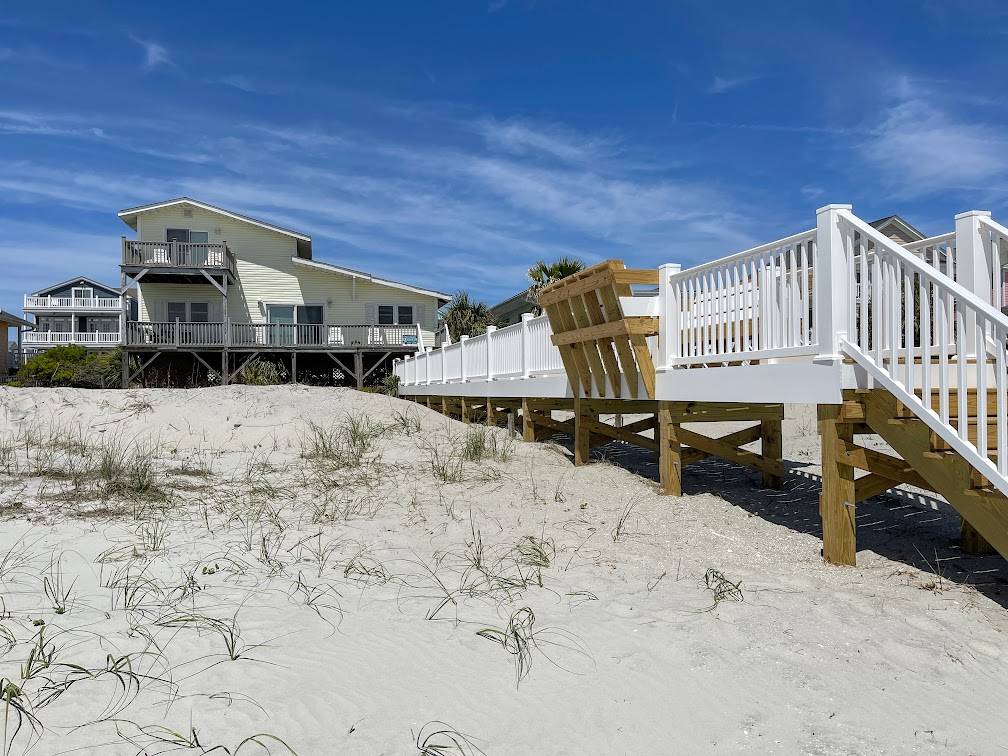 New dune walkover and ocean front bench seating for 2023 New dune walkover and ocean front bench seating for 2023