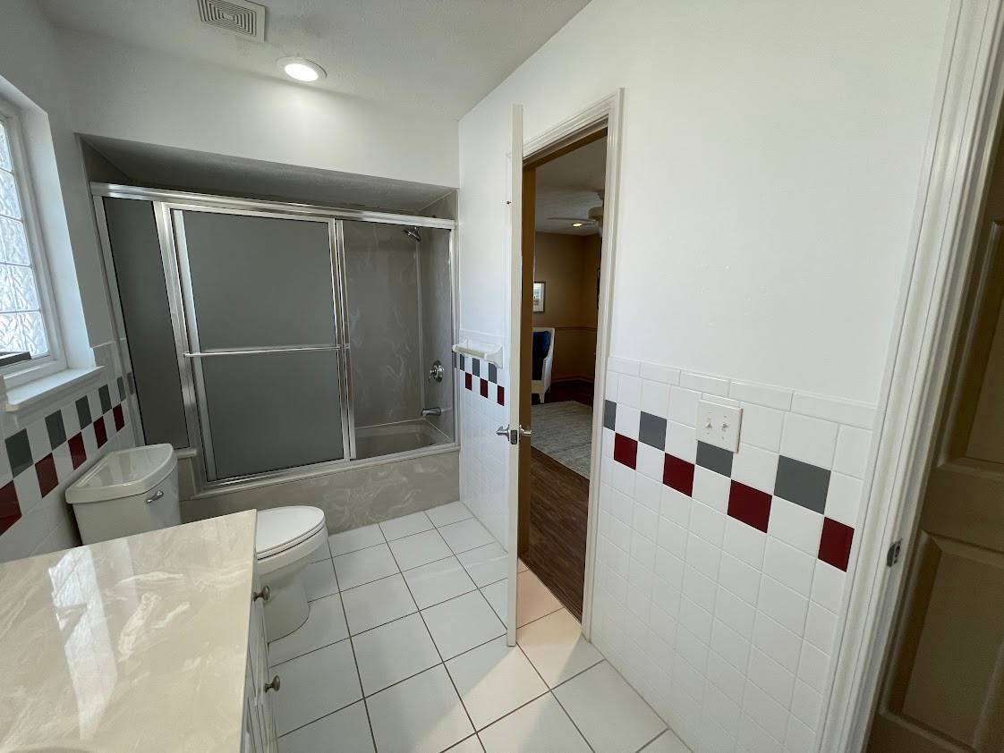 Upstairs bath with living area and bedroom 7 access Upstairs bath with living area and bedroom 7 access