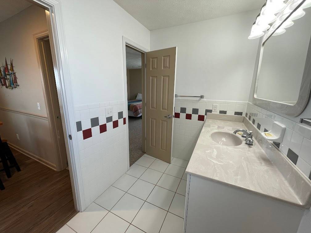 Upstairs bath with living area and bedroom 7 access Upstairs bath with living area and bedroom 7 access