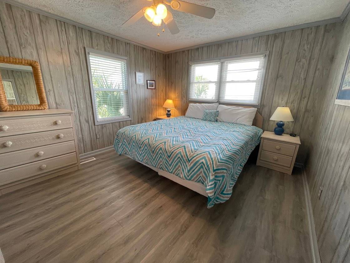 Bedroom 3 down - King Bedroom 3 down - King