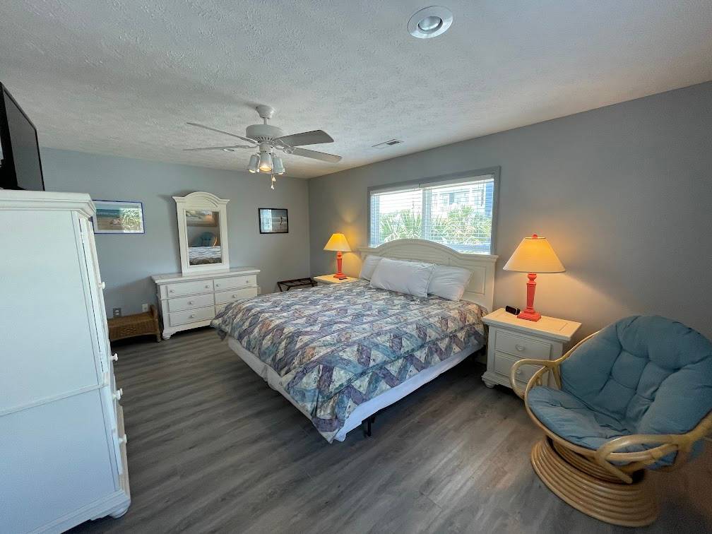 Bedroom 5 down - King Bedroom 5 down - King