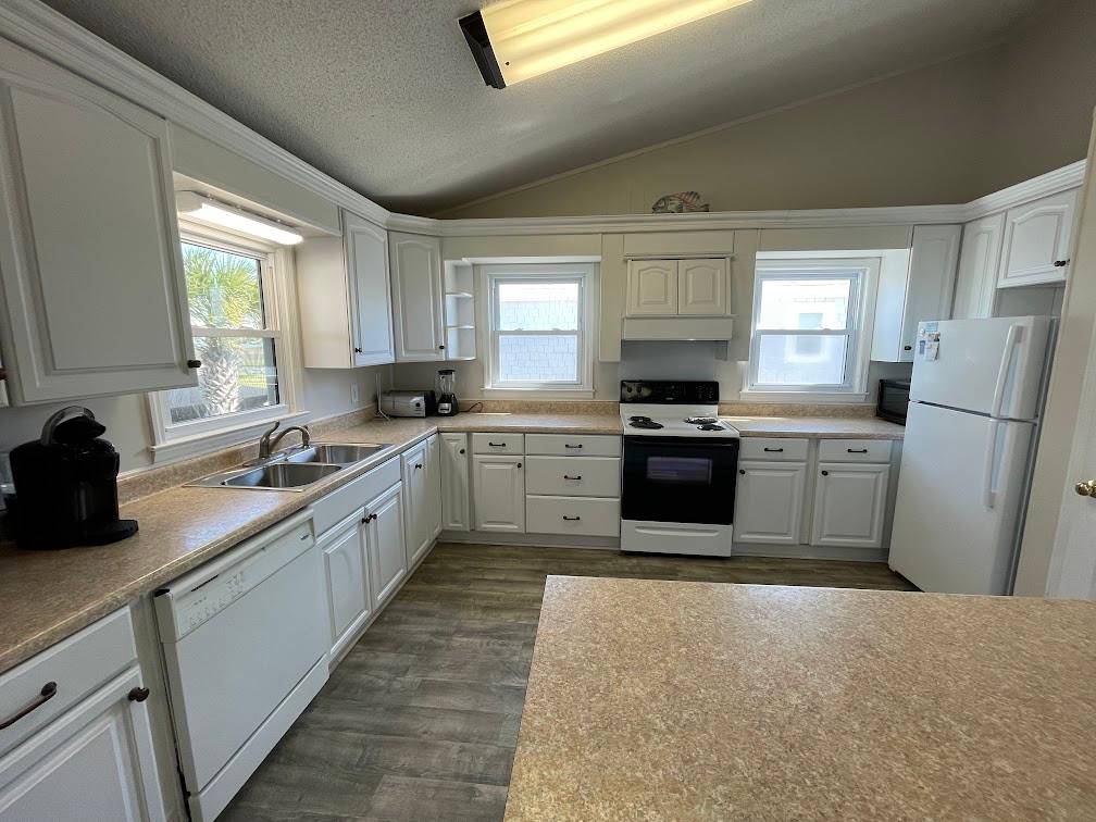 Fully equipped kitchen Fully equipped kitchen