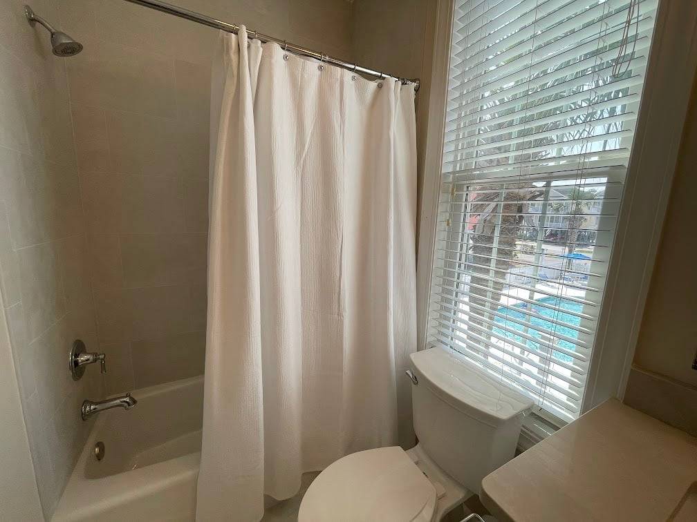 Hall Bath Accessible from Bedroom 1 Hall Bath Accessible from Bedroom 1