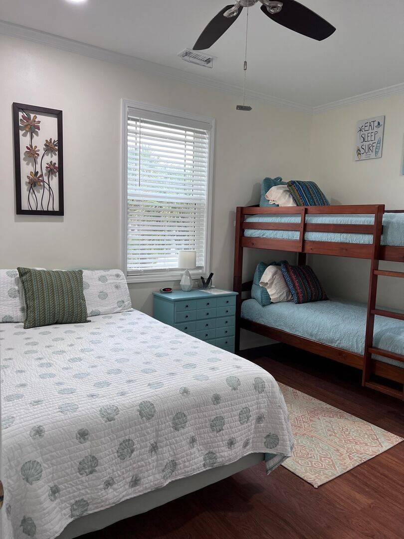 Bedroom 1 Down (Double and Bunks) Bedroom 1 Down (Double and Bunks)