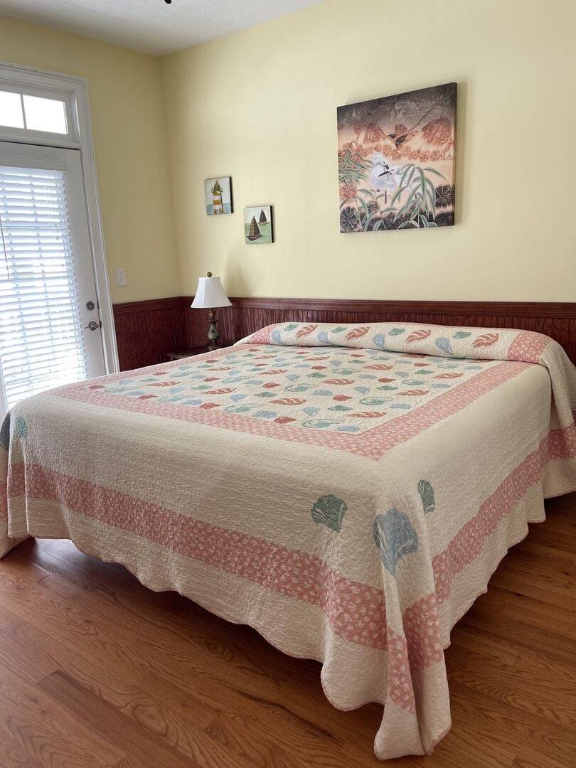 Bedroom 2 Middle - 1 King Bedroom 2 Middle - 1 King