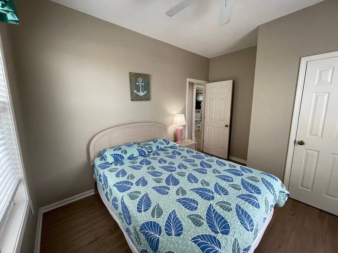 Bedroom 1 Down (1 Queen) Bedroom 1 Down (1 Queen)