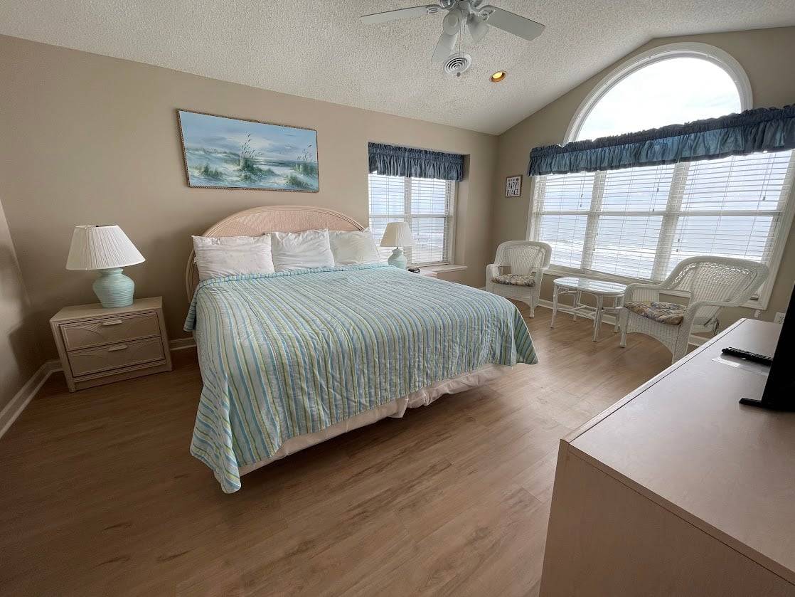 Bedroom 5 Up (King) Bedroom 5 Up (King)