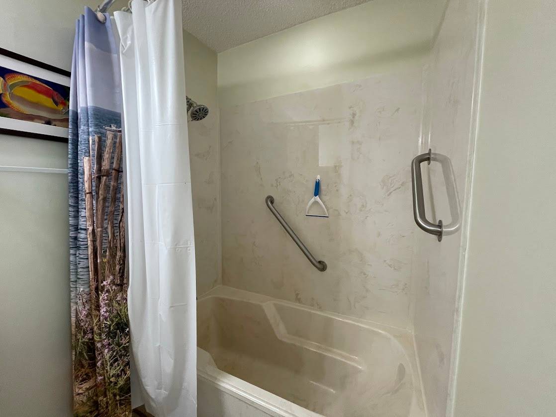 Tub/Shower Combo Tub/Shower Combo