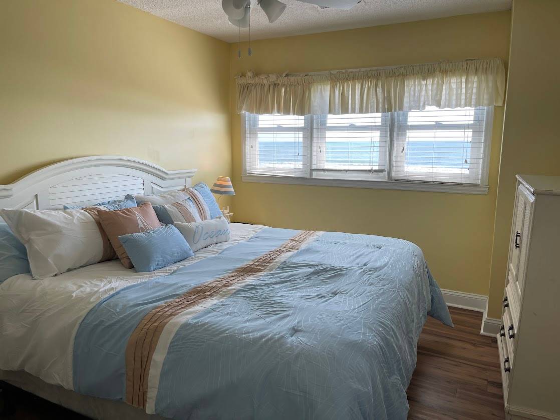 Bedroom 4 up oceanfront - king Bedroom 4 up oceanfront - king
