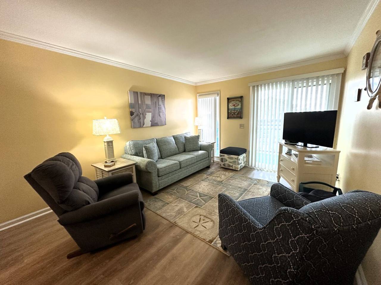 Kick back & relax! Kick back & relax!