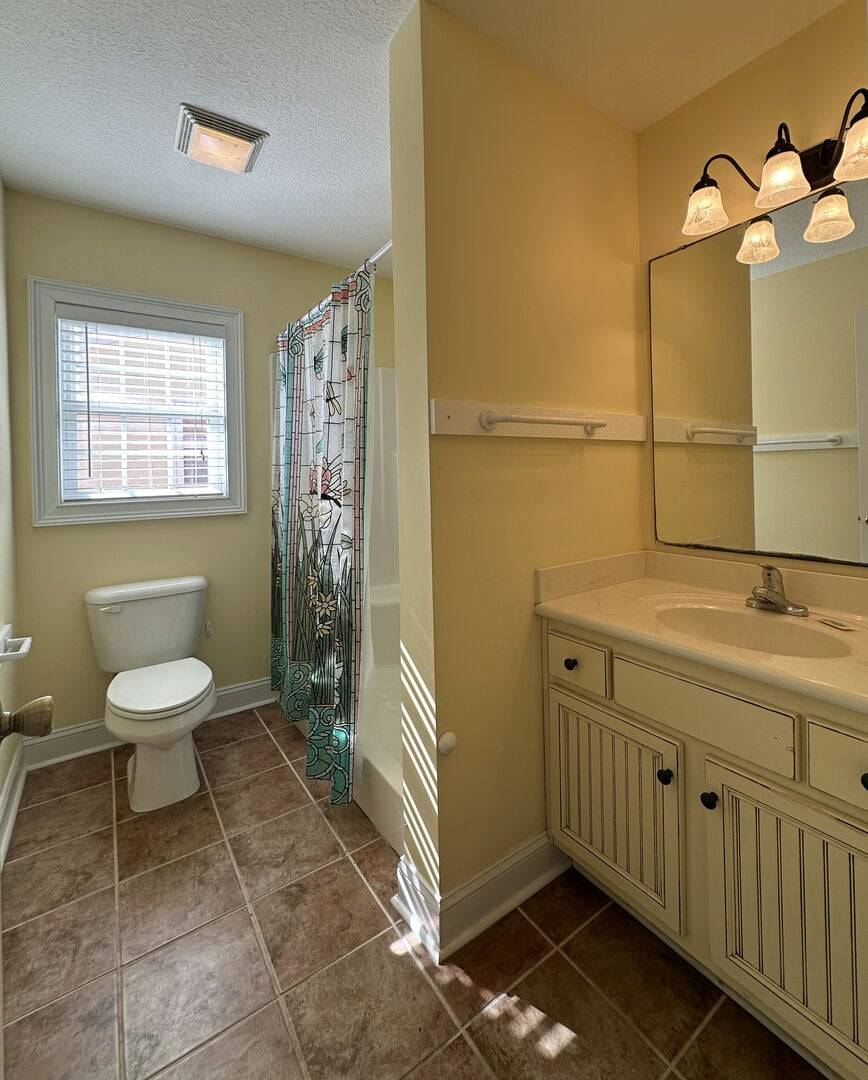 Ensuite Bath With... Ensuite Bath With...