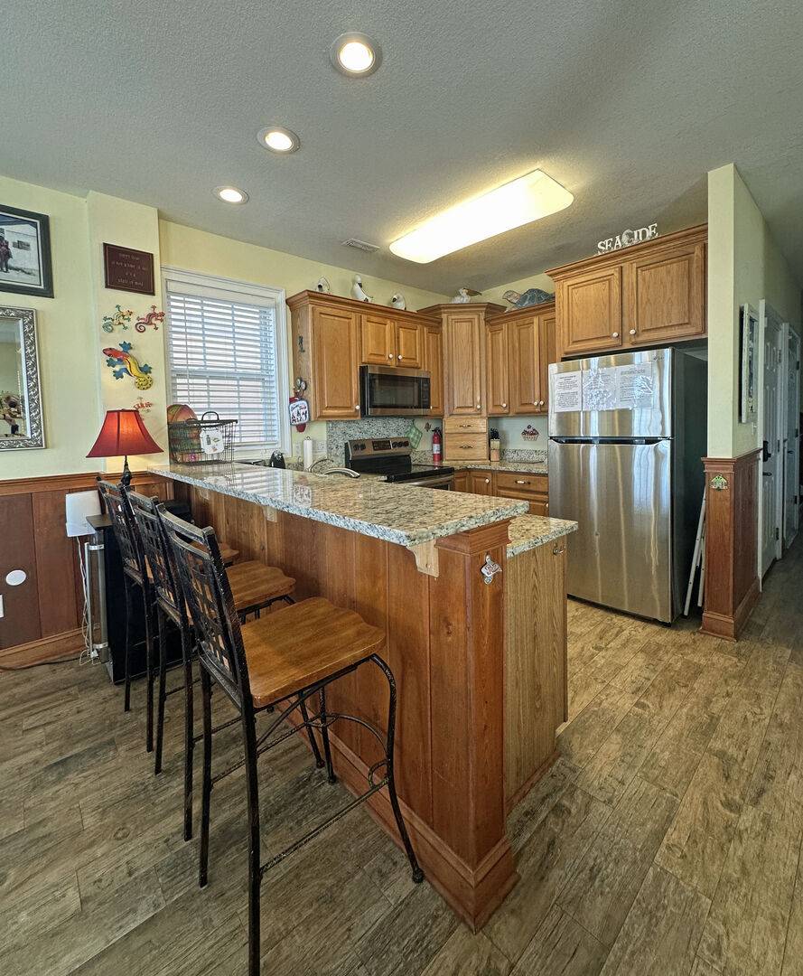Well Equipped Kitchen Well Equipped Kitchen
