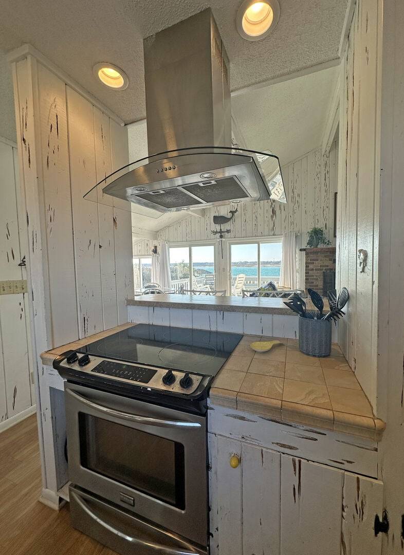 Who wouldn't want to cook with that view? Who wouldn't want to cook with that view?