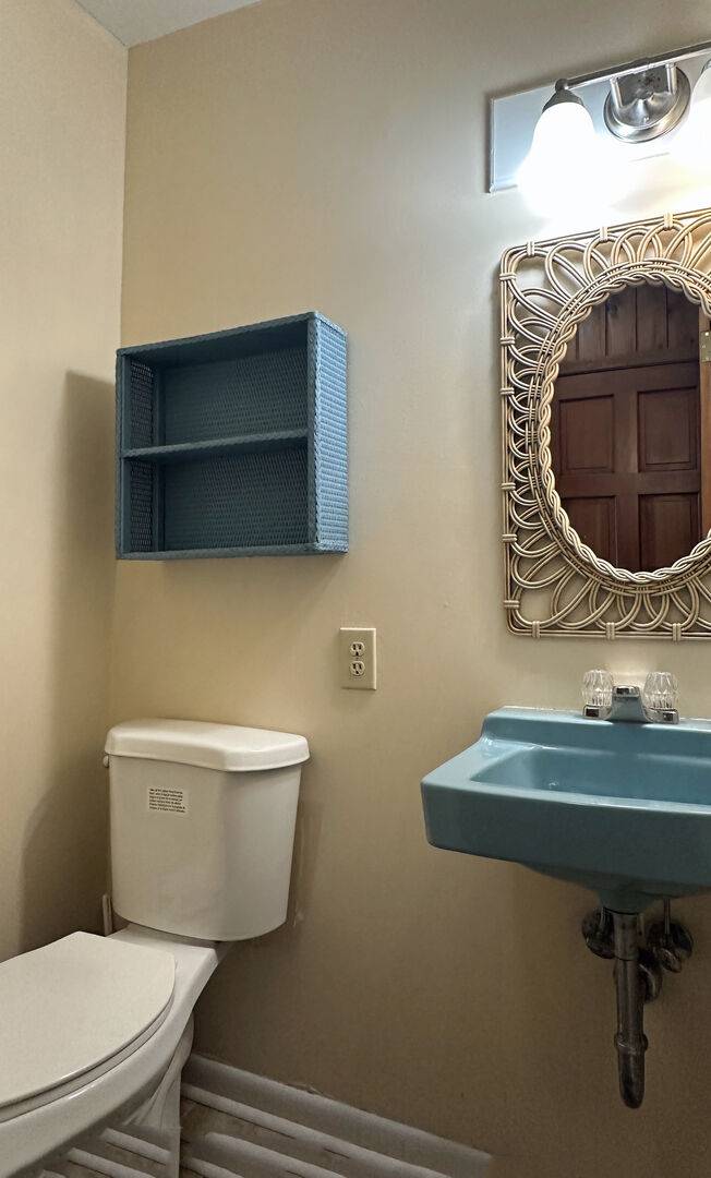Hall Half Bathroom (between bedroom 4 & 5 down) Hall Half Bathroom (between bedroom 4 & 5 down)