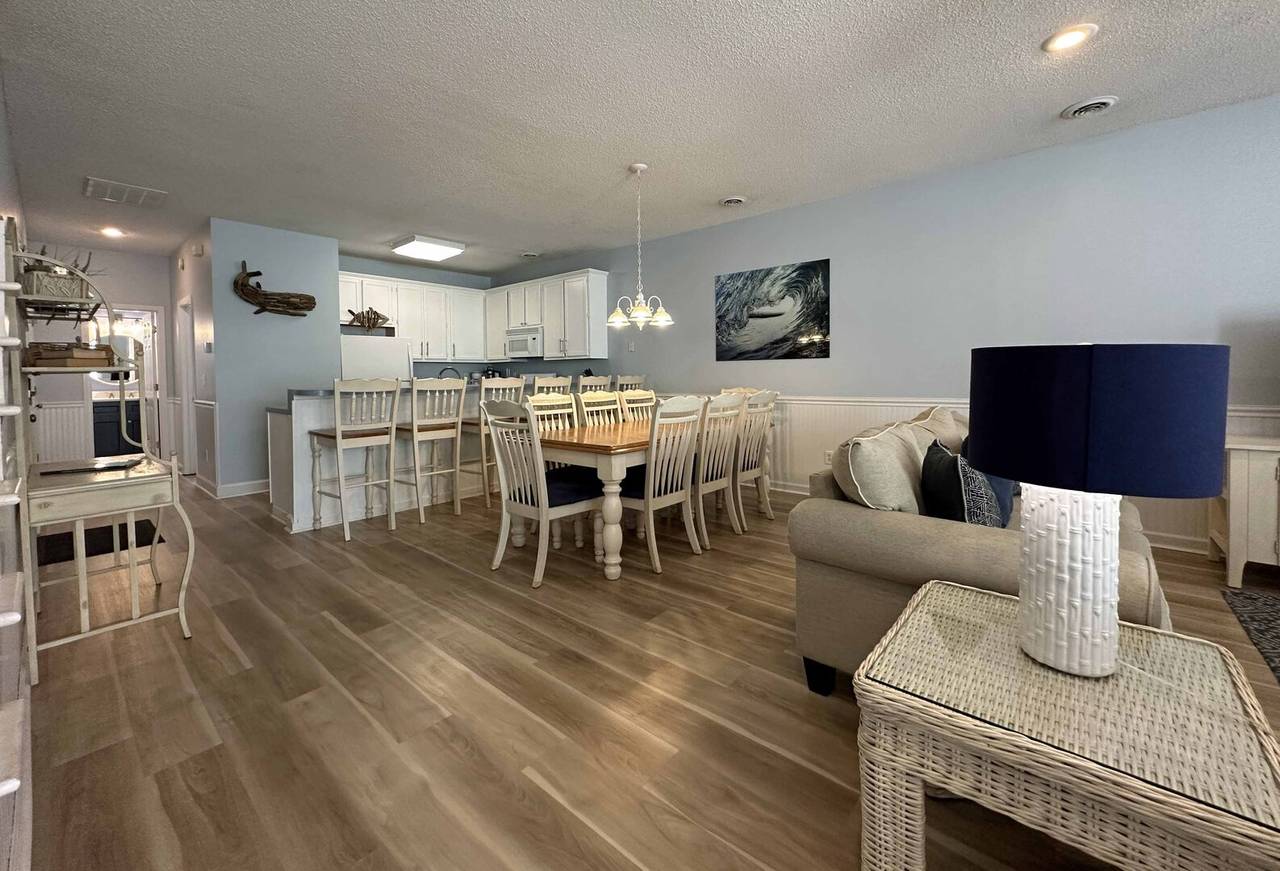 Spacious Main Living Area Spacious Main Living Area