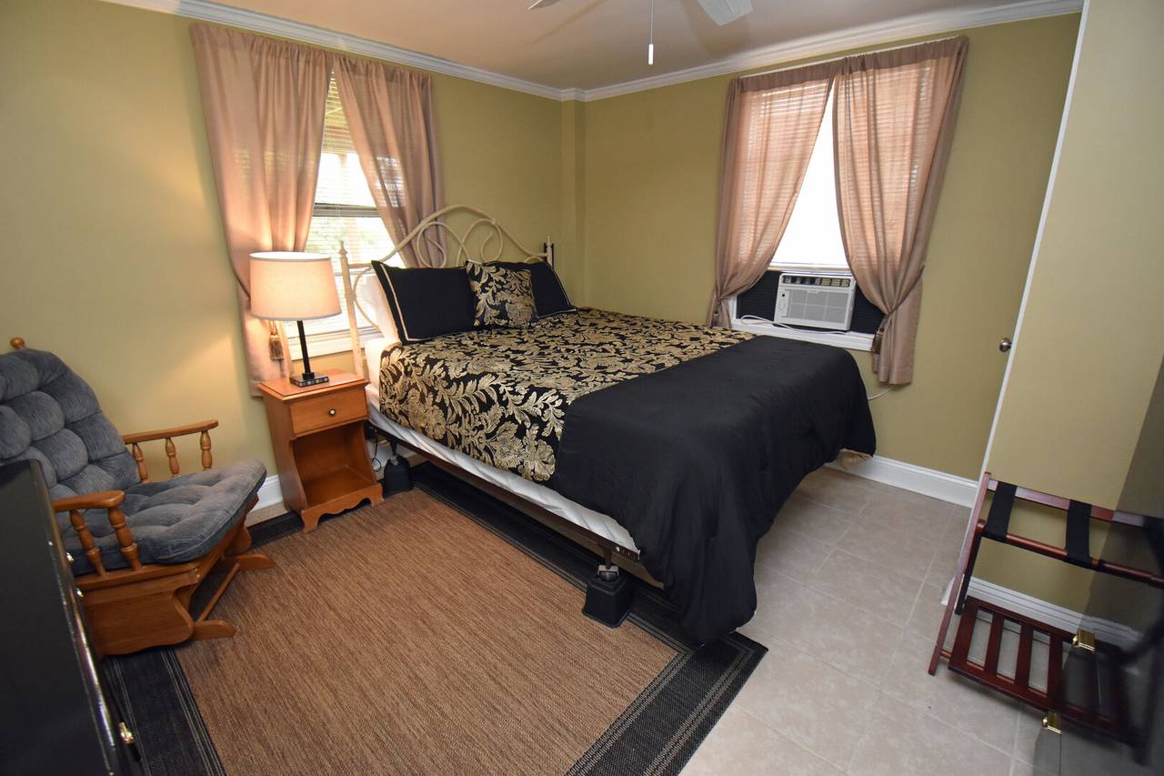 Bedroom 3 Down - 1 Queen Bed Bedroom 3 Down - 1 Queen Bed
