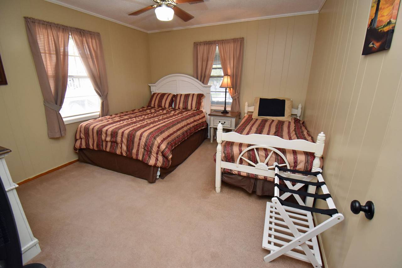 Bedroom 1 Up - 1 Queen & 1 Single Bedroom 1 Up - 1 Queen & 1 Single