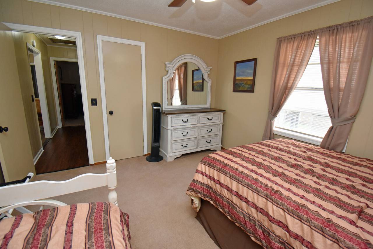 Bedroom 1 Up - 1 Queen & 1 Single Bedroom 1 Up - 1 Queen & 1 Single