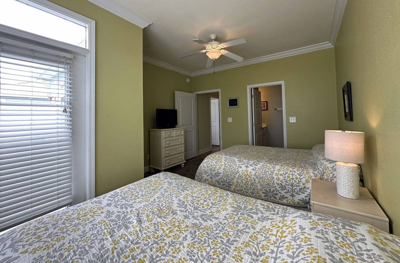 Bedroom 4 Private Bath Access Bedroom 4 Private Bath Access