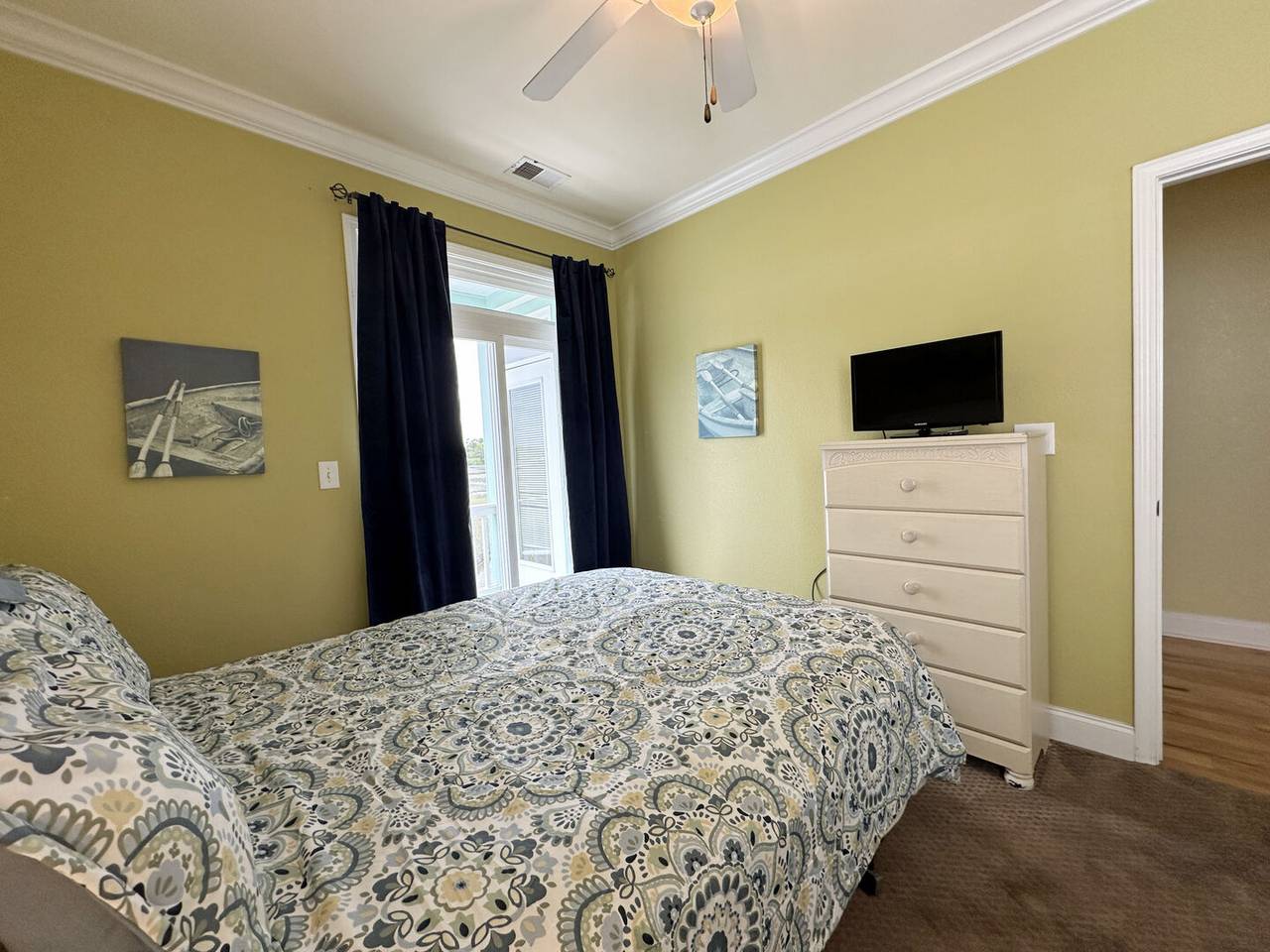 Watch TV in Bed Watch TV in Bed