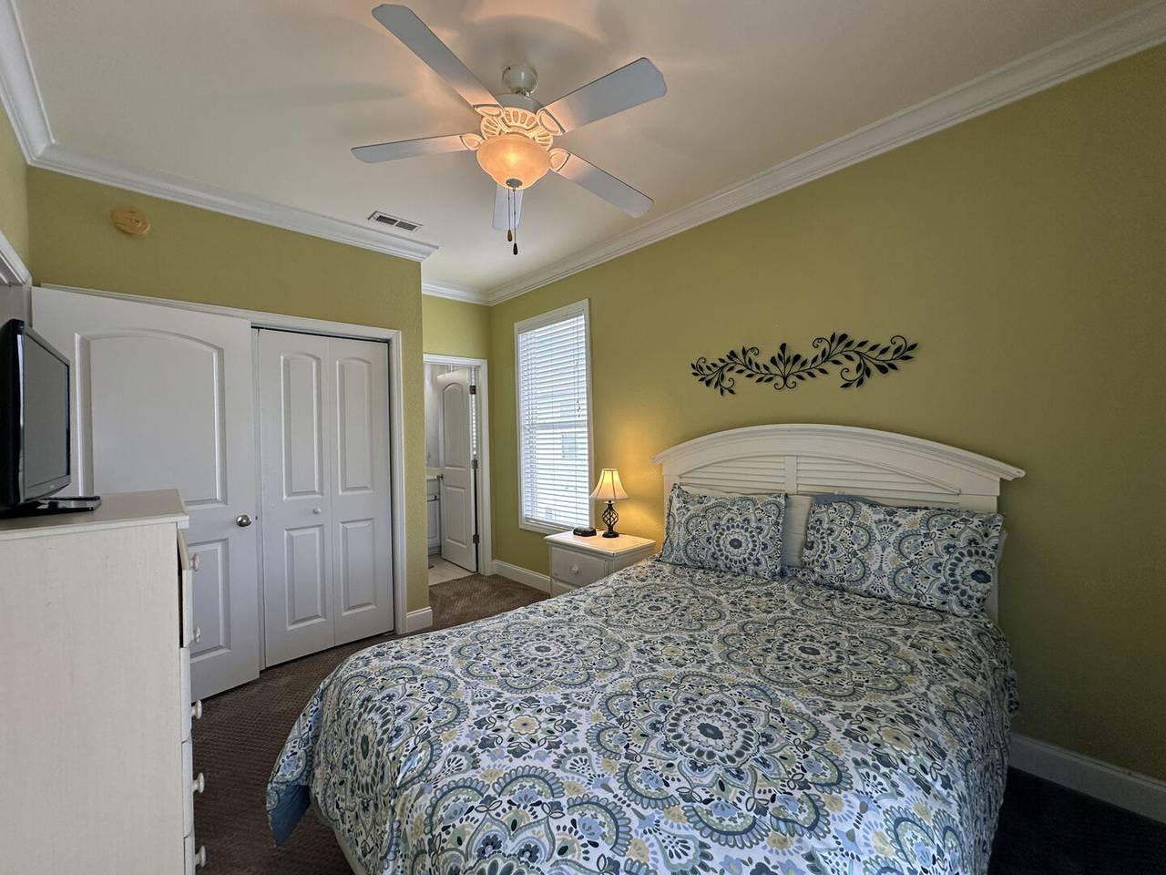 Bedroom 2 Private Bath Access Bedroom 2 Private Bath Access