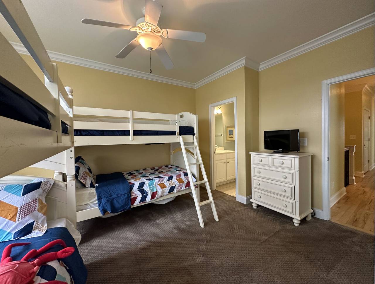 Bedroom 3 Private Bath Access Bedroom 3 Private Bath Access