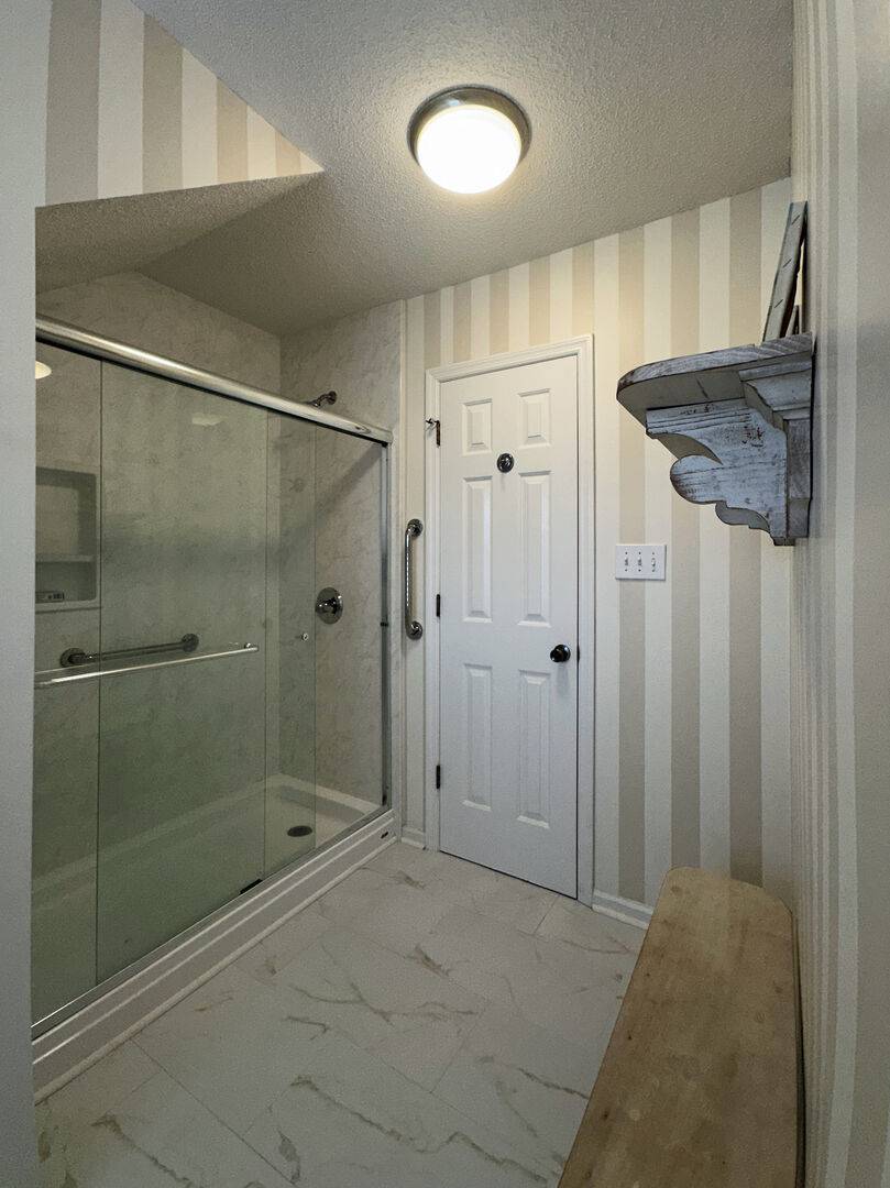 Walk-In Shower Walk-In Shower