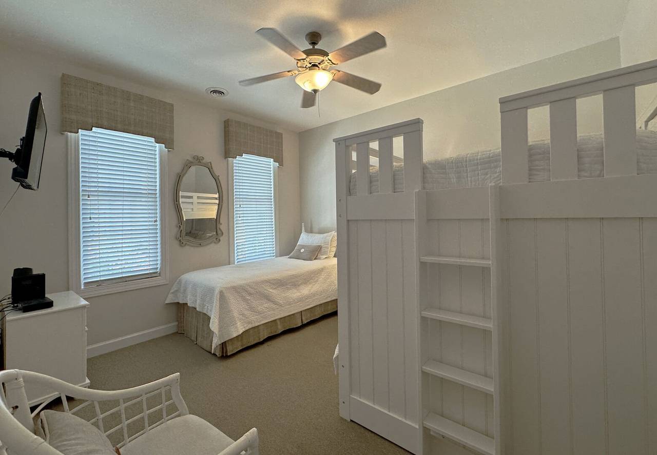 Bedroom 1 Down - 1 Single & 1 Set of Full Bunks Bedroom 1 Down - 1 Single & 1 Set of Full Bunks