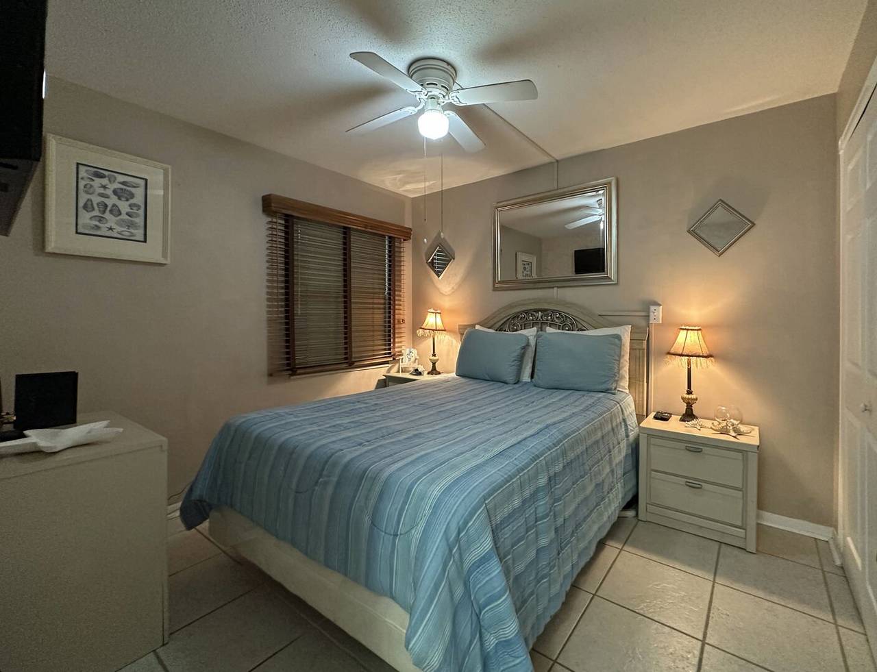 Bedroom 1 - Queen Bedroom 1 - Queen