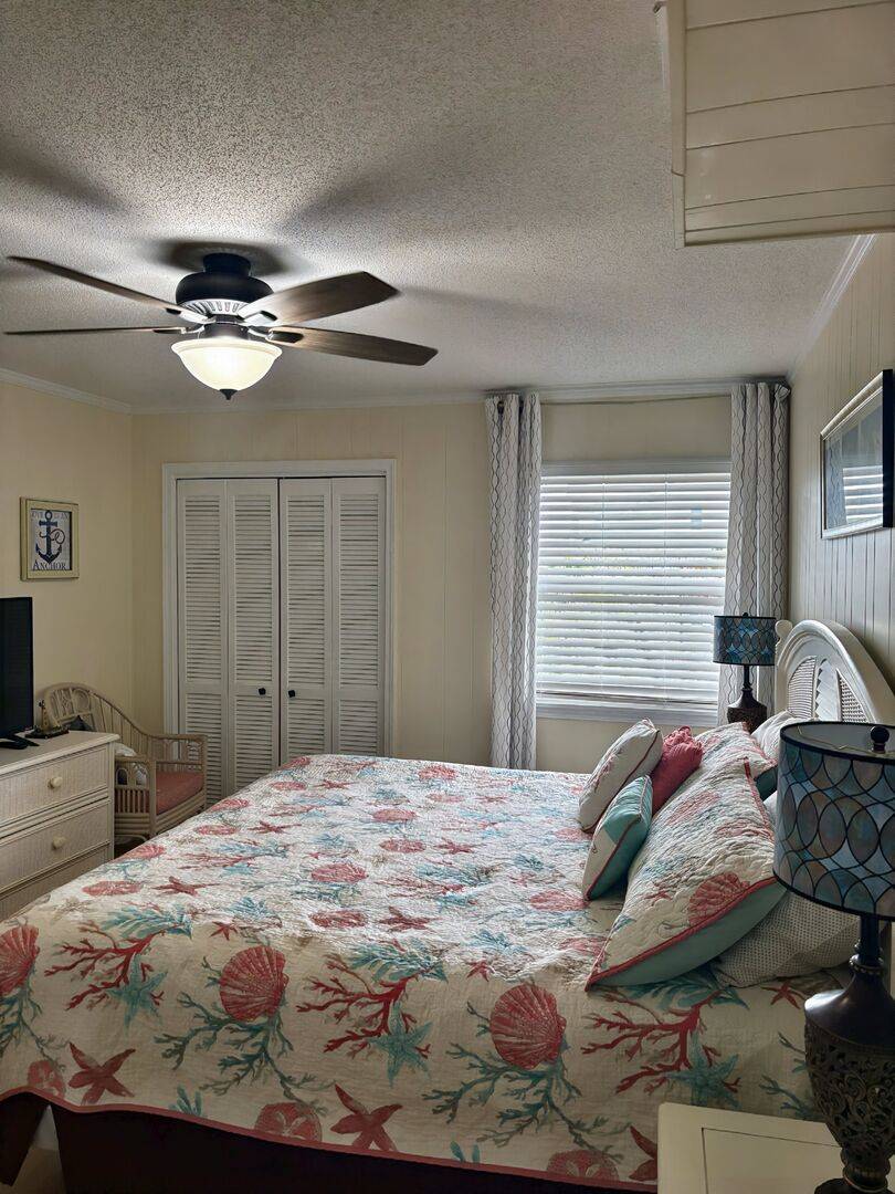 Bedroom 2 - 1 King bed Bedroom 2 - 1 King bed