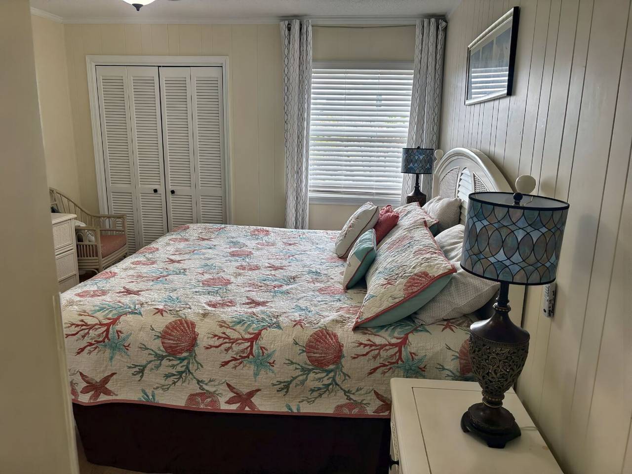 Bedroom 2 - 1 King bed Bedroom 2 - 1 King bed