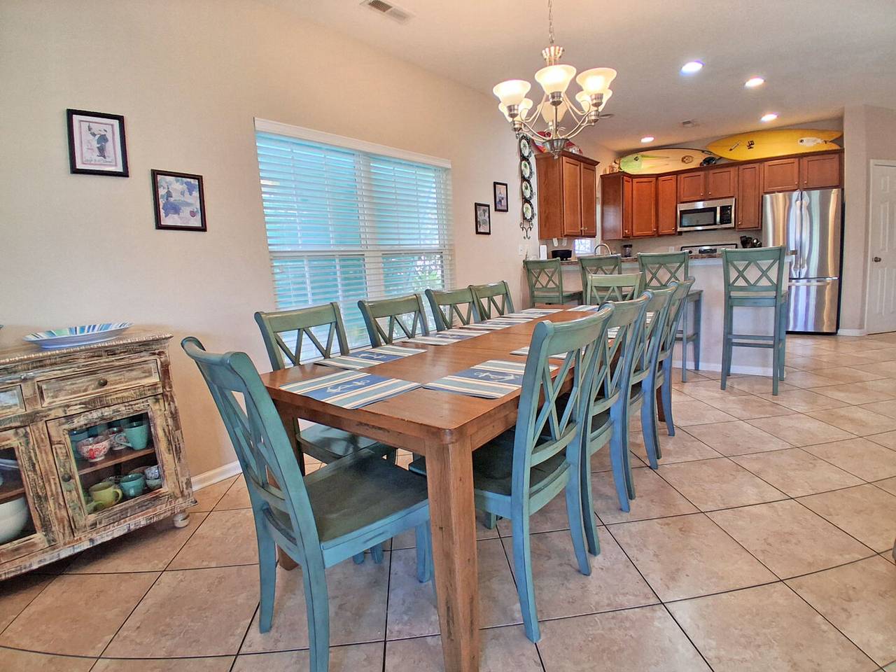 Plenty of Dinning Space Plenty of Dinning Space