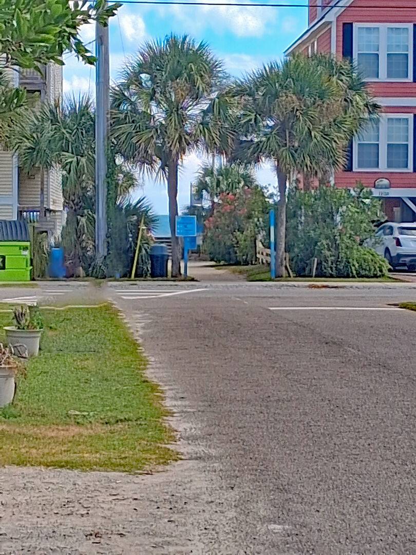 Short Walk to The Beach Access Short Walk to The Beach Access