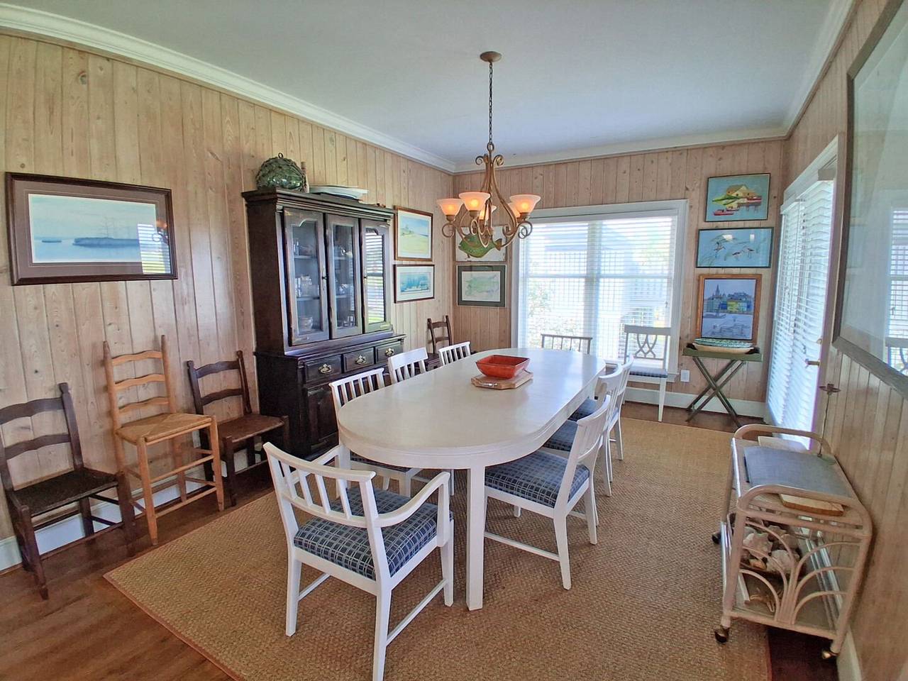 Dining Area Dining Area