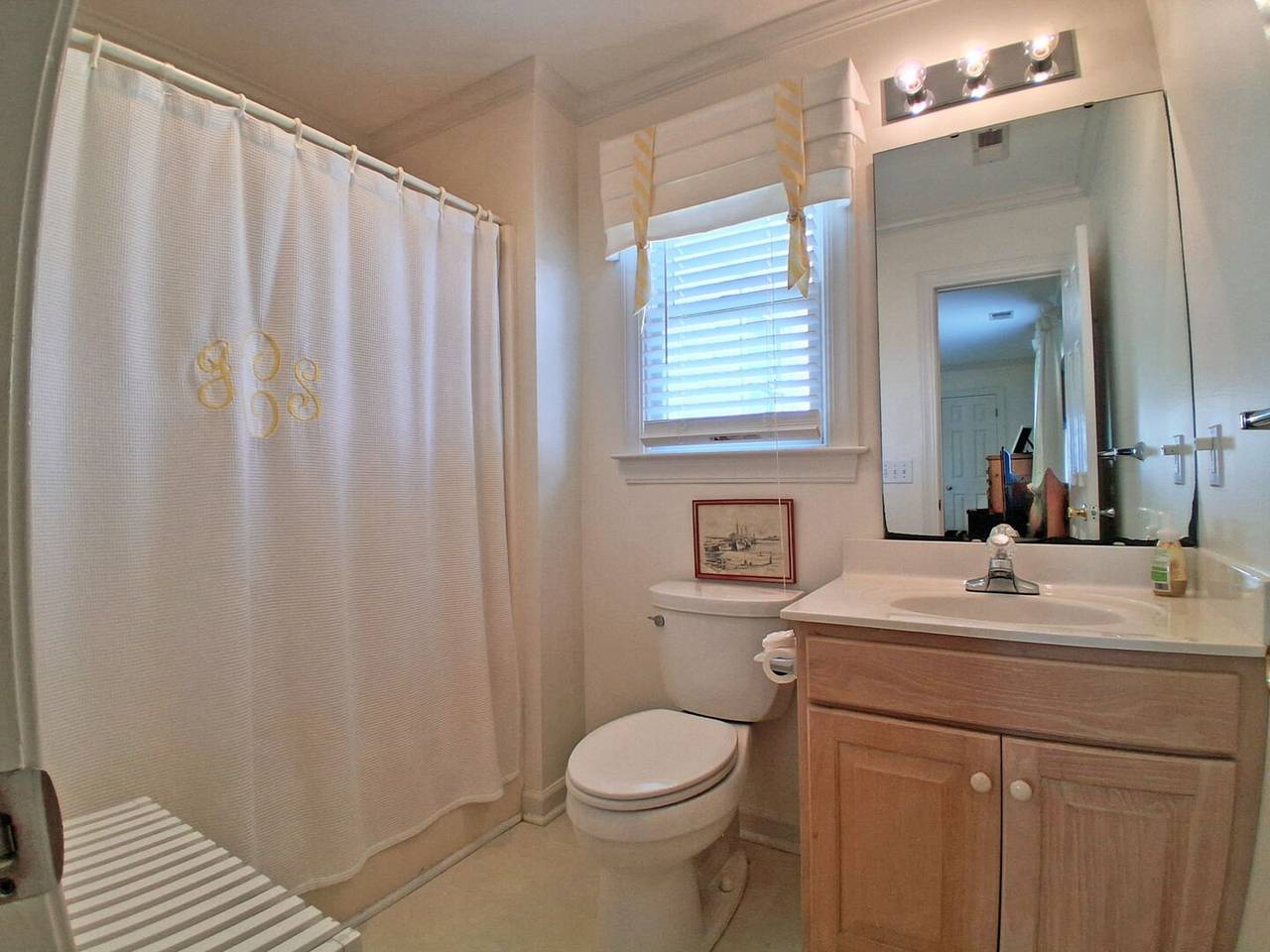 Bathroom for Bedroom 6
Tub/Shower Combo Bathroom for Bedroom 6
Tub/Shower Combo