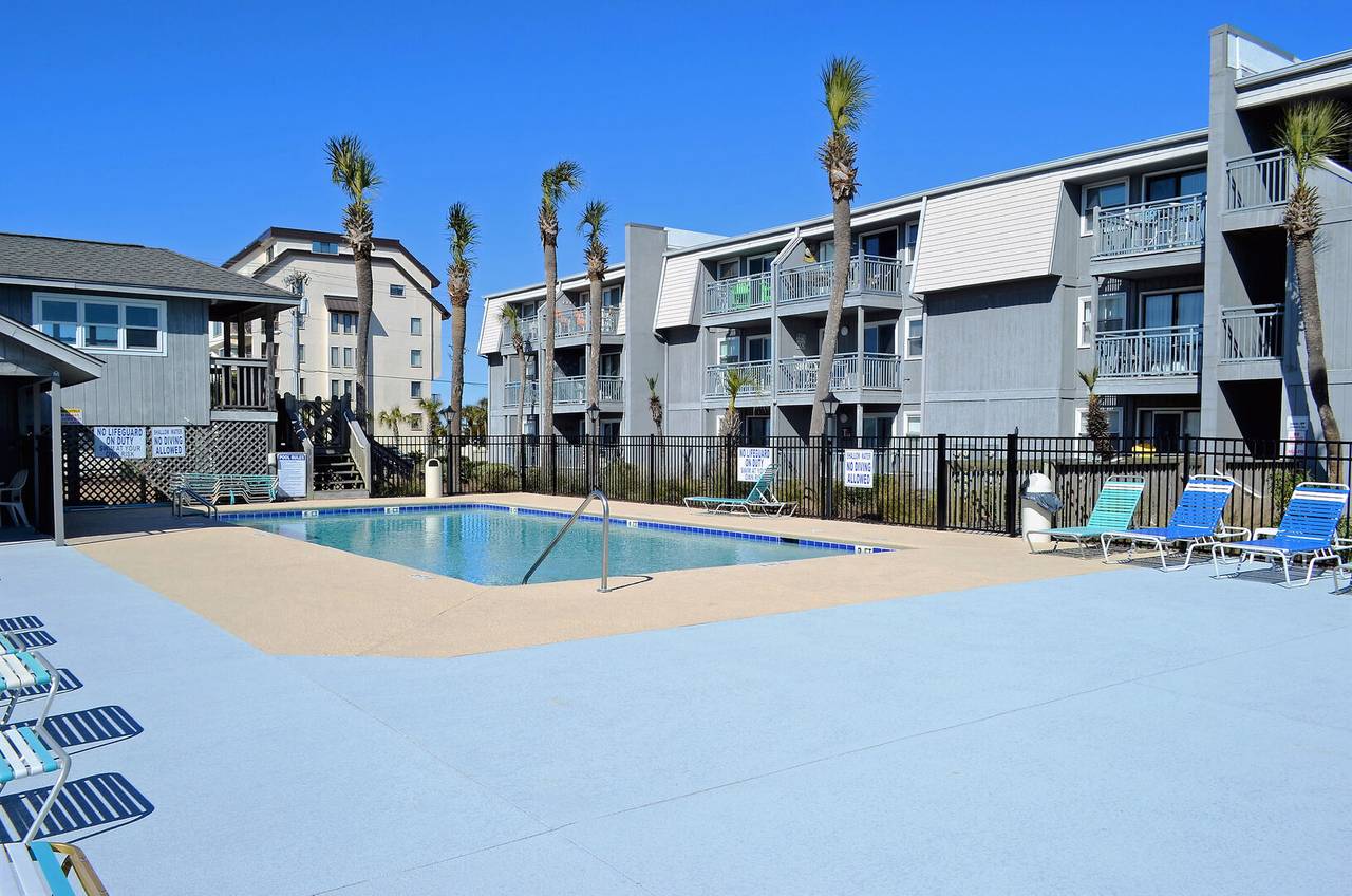 Large Pool Deck - Space to Spread Out Large Pool Deck - Space to Spread Out