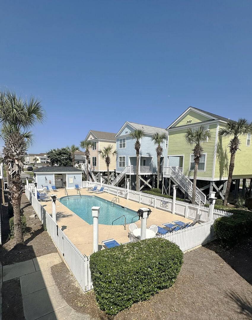 Large Community Pool Large Community Pool
