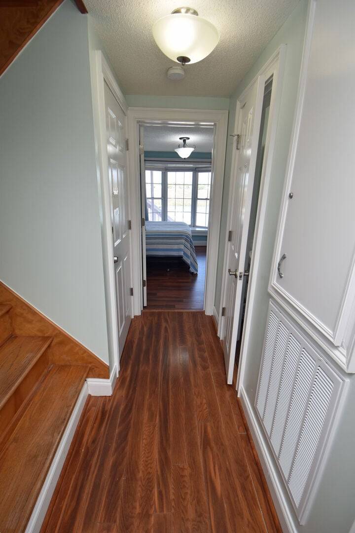 Hallway... Hallway...