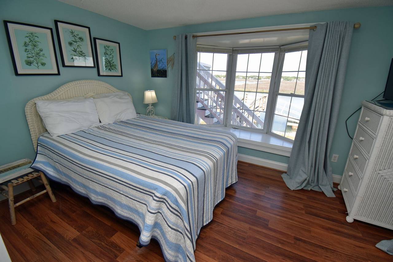 Bedroom 2 ( Q) -Down Canalside Bedroom 2 ( Q) -Down Canalside