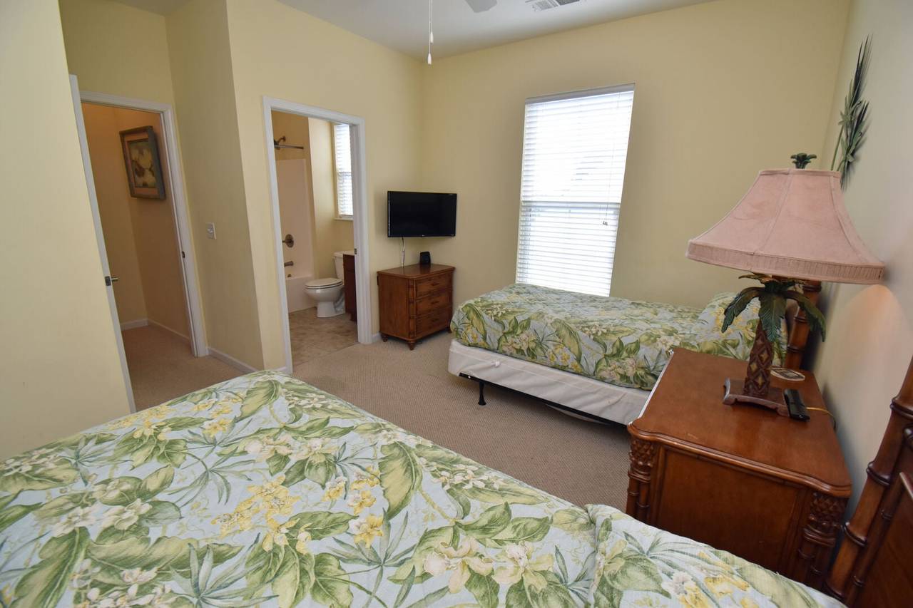 Bedroom 5 Up - 2 Singles Bedroom 5 Up - 2 Singles