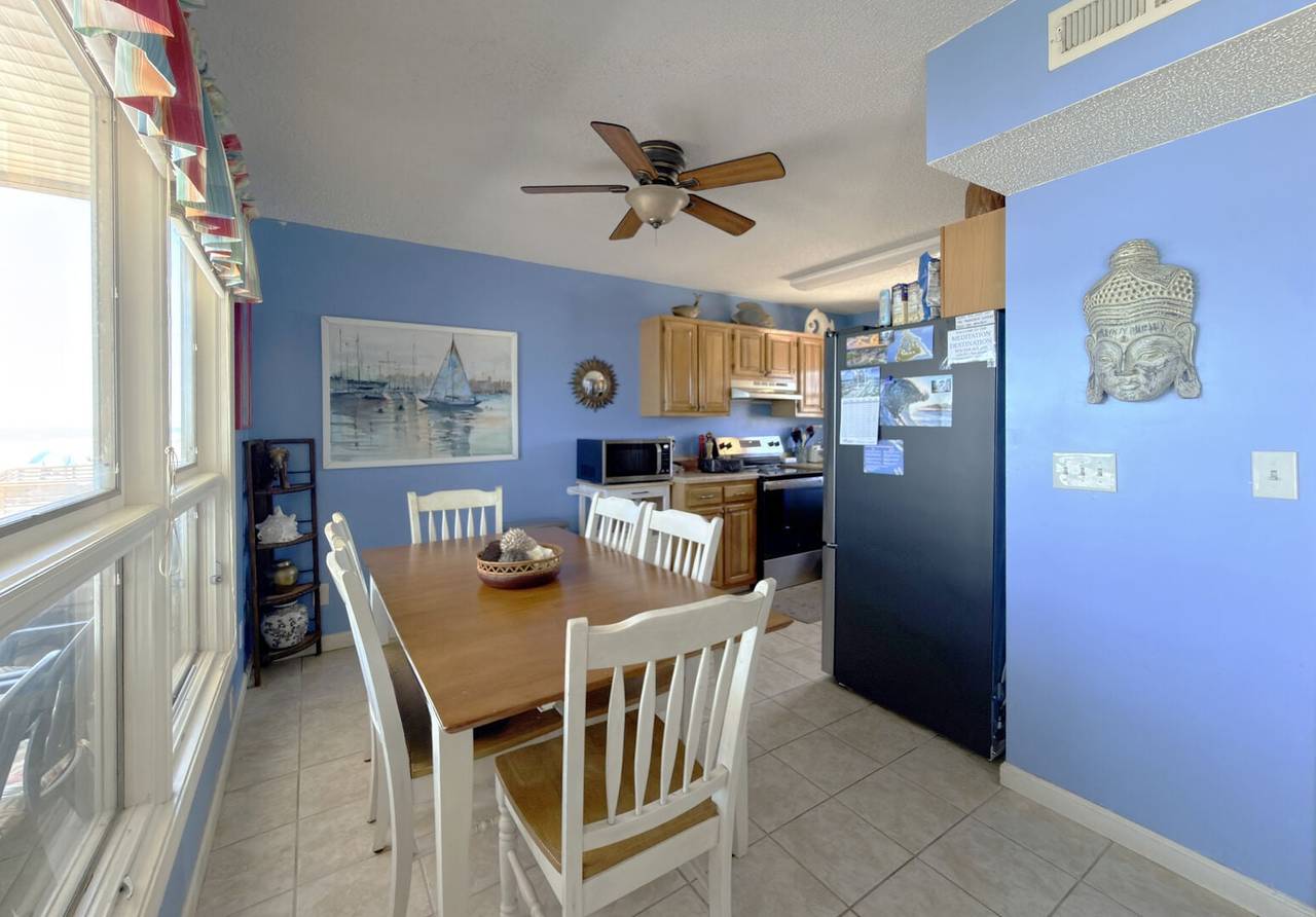 Dining & Kitchen Dining & Kitchen