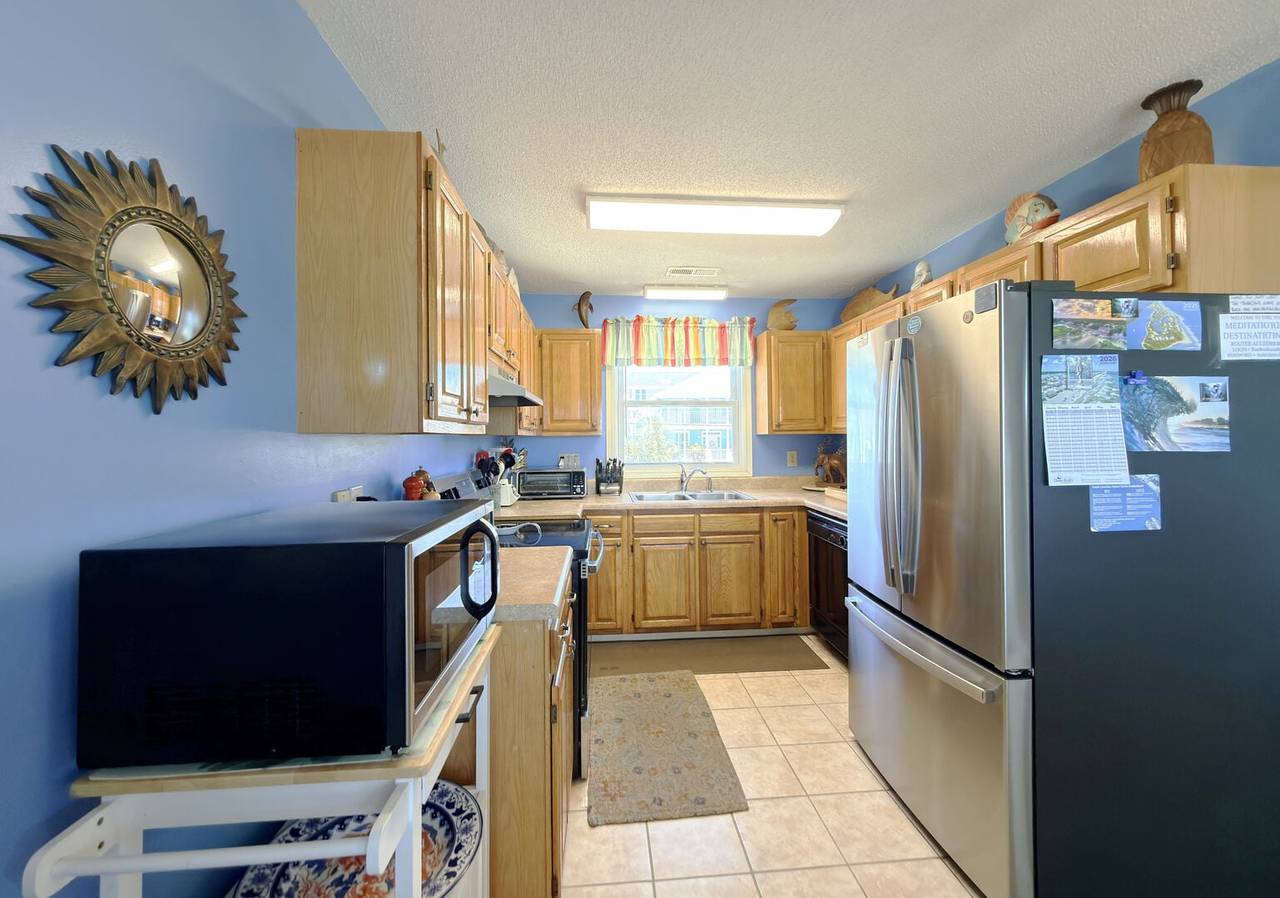 Lots of natural light. Lots of natural light.