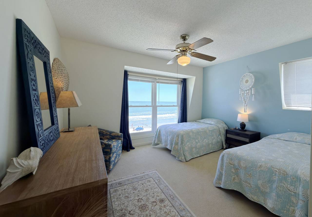 Bedroom 3 Oceanfront - 2 Singles Bedroom 3 Oceanfront - 2 Singles