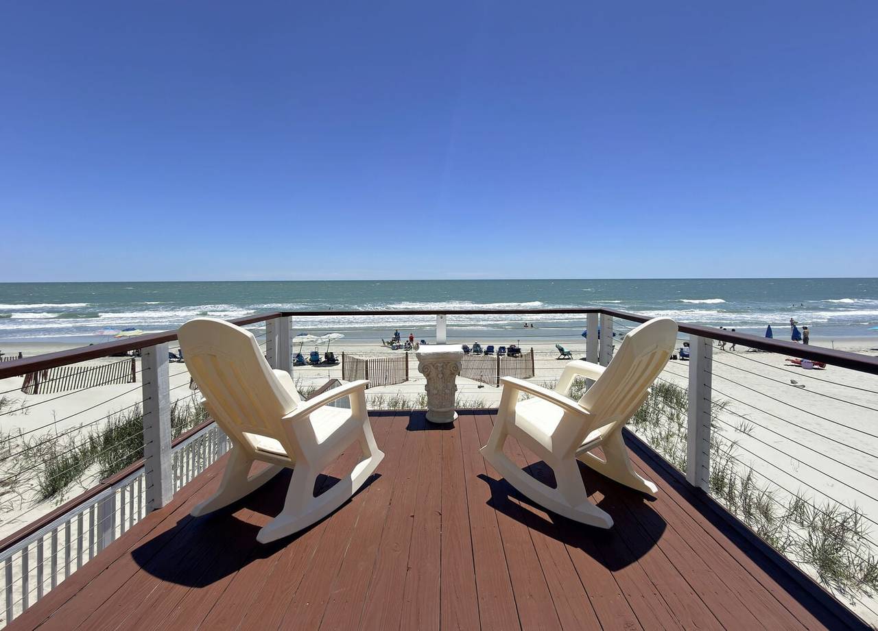 Feel the ocean breeze. Steps from the sand! Feel the ocean breeze. Steps from the sand!