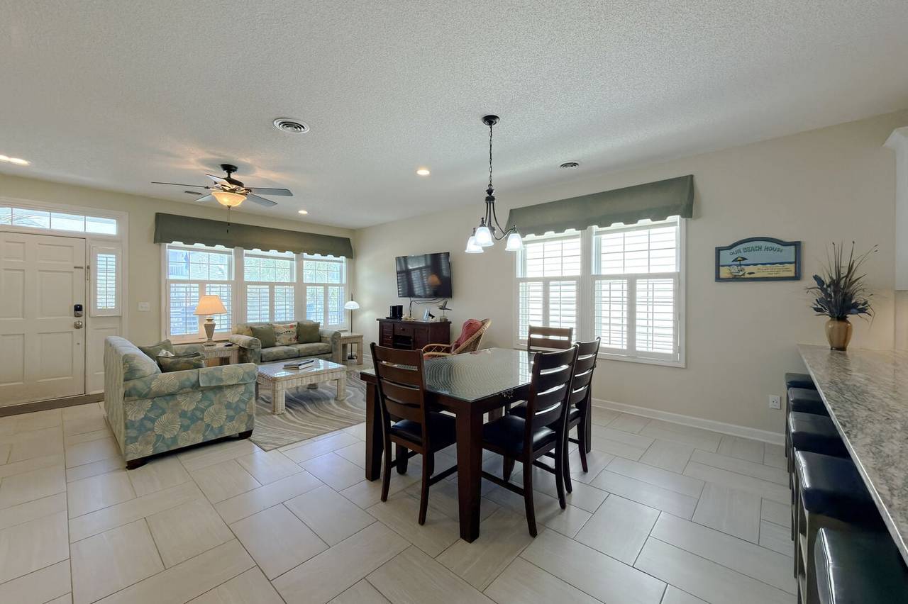 Very spacious dining area! Very spacious dining area!